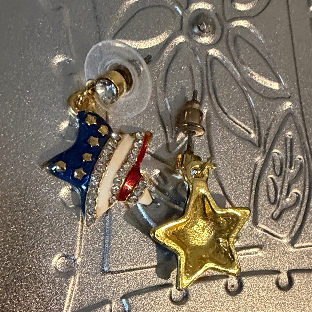 Patriotic Star Earrings - Picture 2 of 2